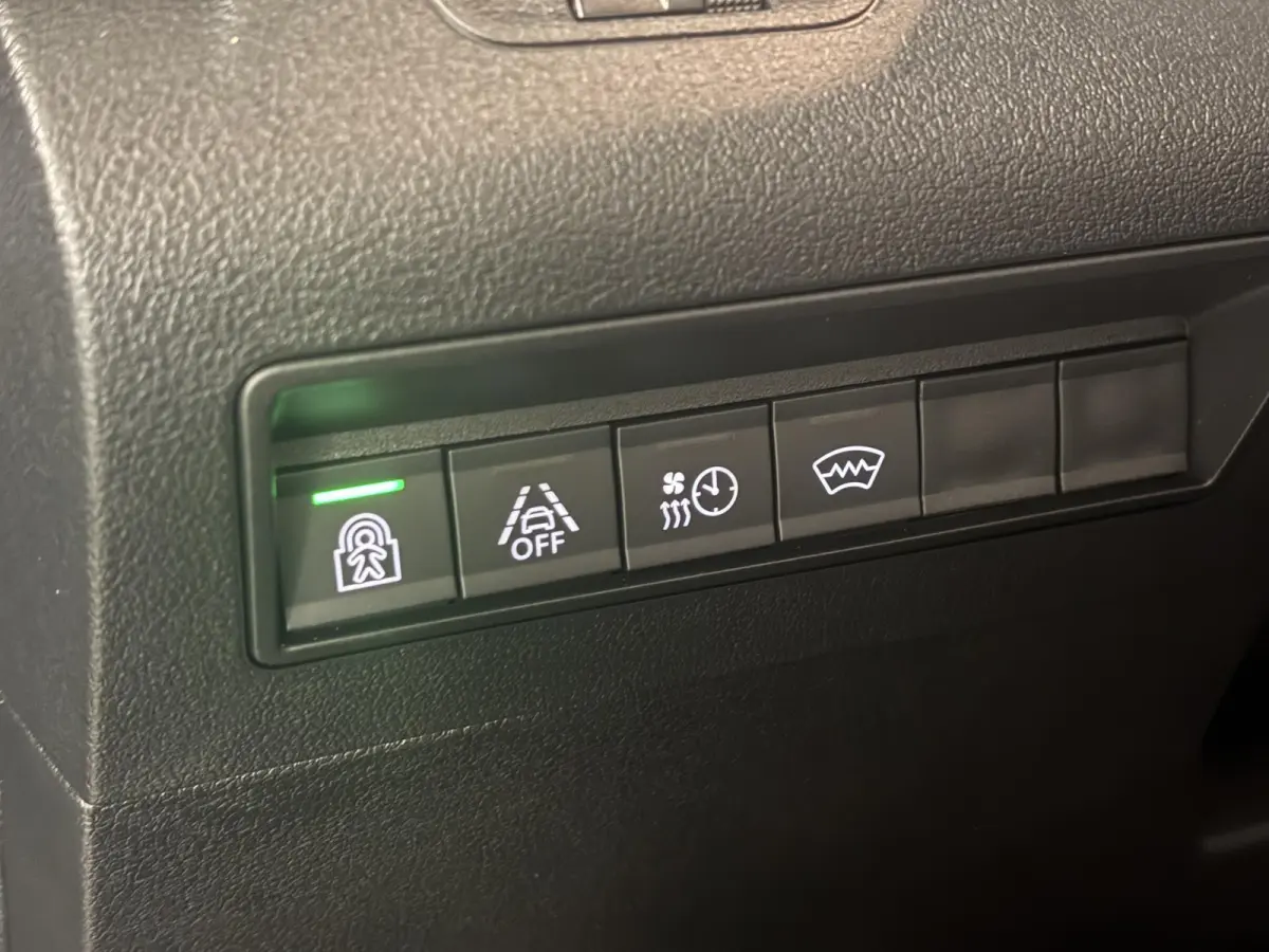 Feel 50 kWh | Camera achter | Lichtmetalen velgen | Cruise control | Apple Carplay - Android Auto | Navi