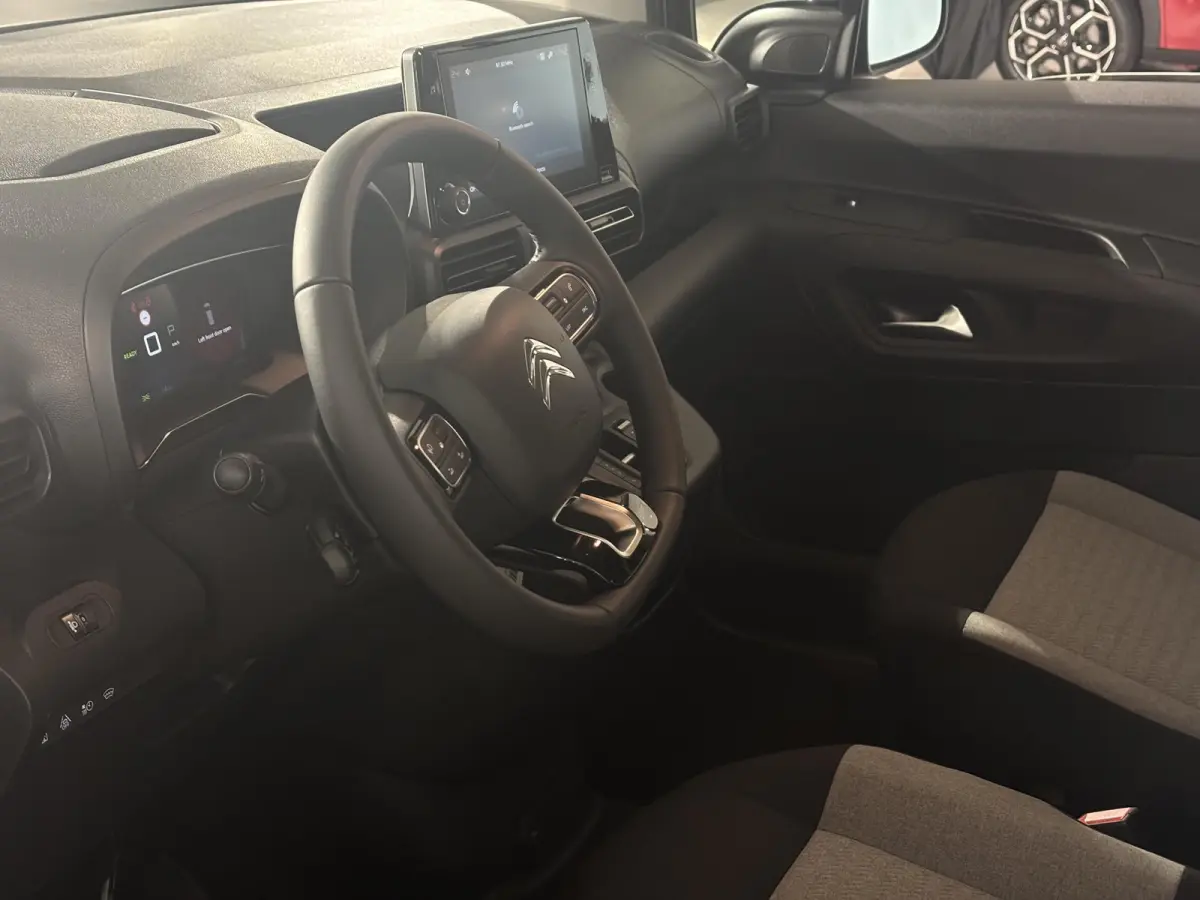 Feel 50 kWh | Camera achter | Lichtmetalen velgen | Cruise control | Apple Carplay - Android Auto | Navi