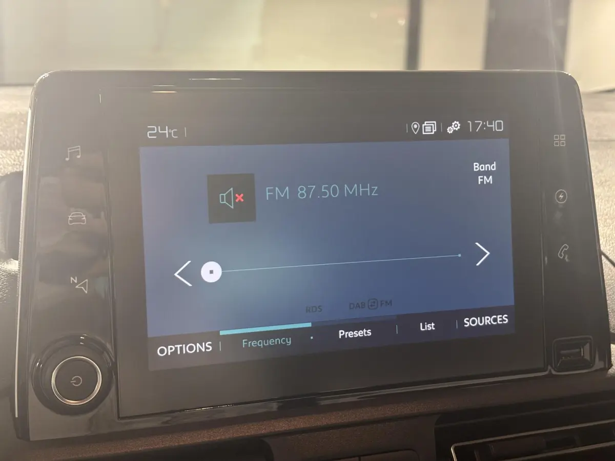Feel 50 kWh | Camera achter | Lichtmetalen velgen | Cruise control | Apple Carplay - Android Auto | Navi