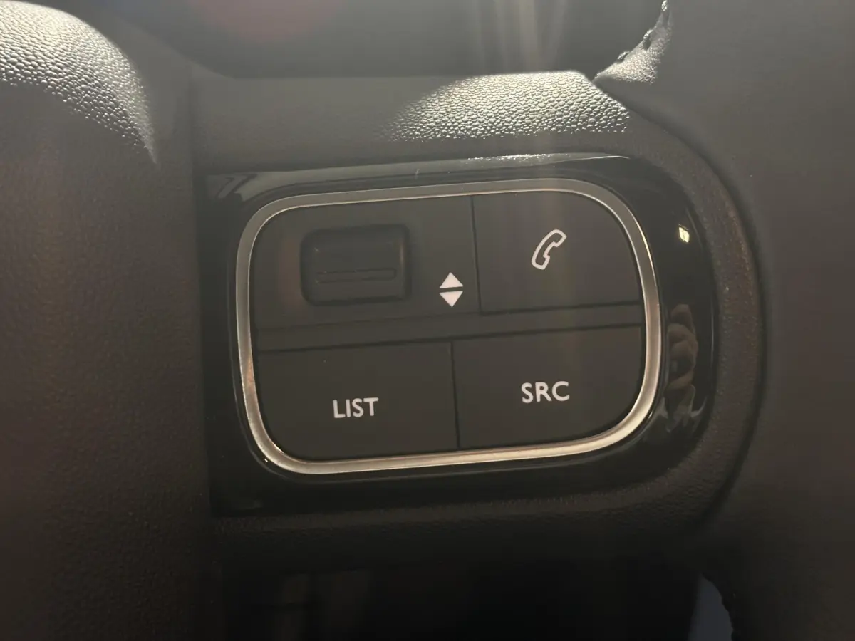 Feel 50 kWh | Camera achter | Lichtmetalen velgen | Cruise control | Apple Carplay - Android Auto | Navi