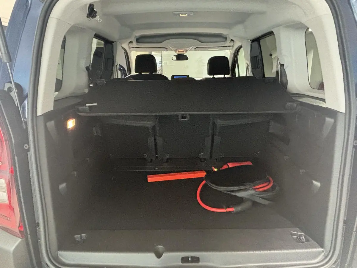 Feel 50 kWh | Camera achter | Lichtmetalen velgen | Cruise control | Apple Carplay - Android Auto | Navi