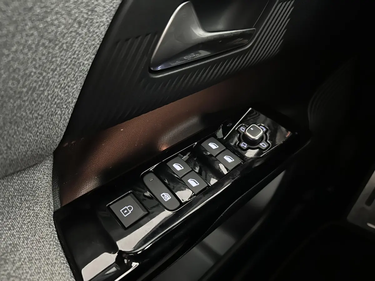 Max Comfort Range 74 kWh | DIRECT LEVERBAAR | 360 vision | Adaptive Cruise Control | Stoelverwarming + Ventilatie | Head up Display | Apple Carplay + Android Auto