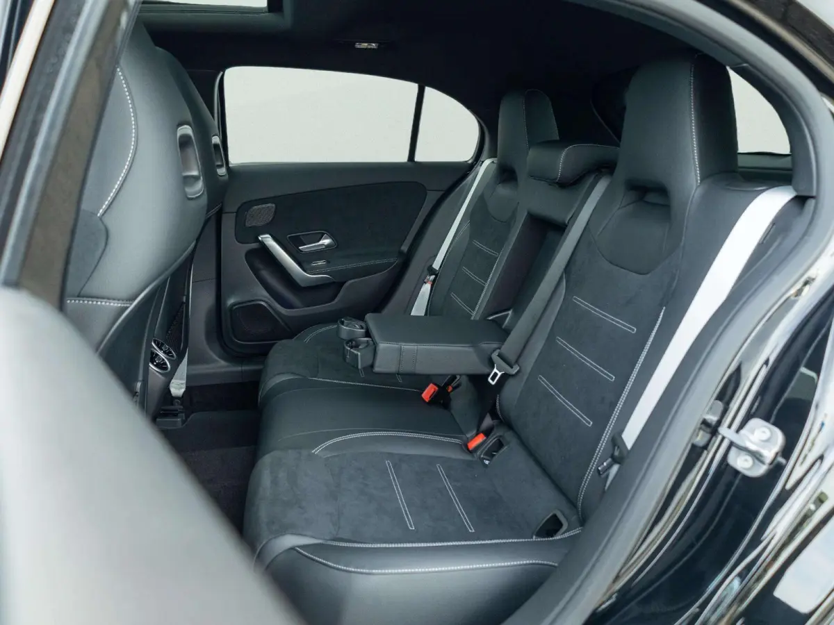 Hatchback 250 e 140 Year Edition