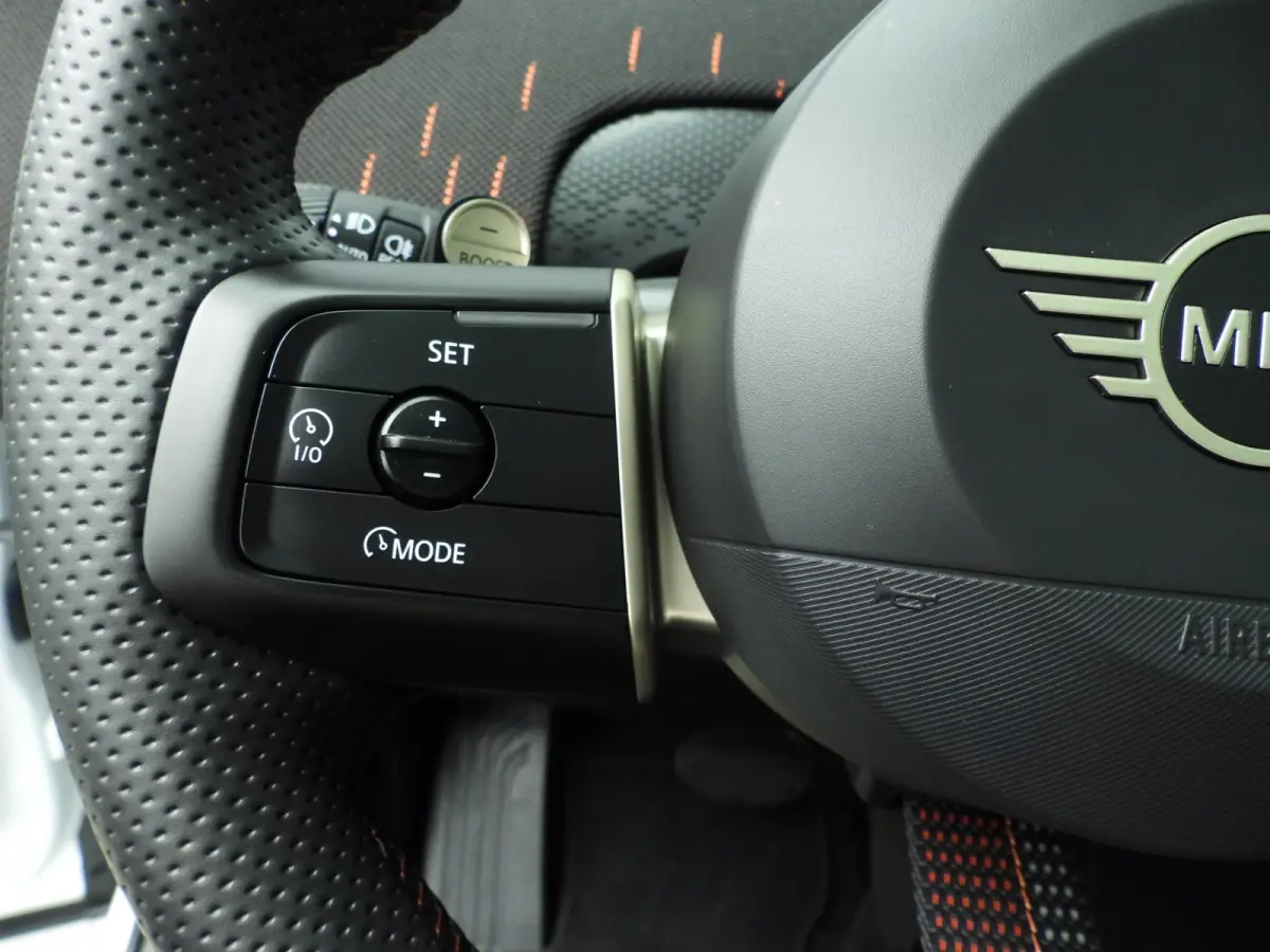 1.5 C John Cooper Works | LED | HUD | Panoramadak | Trekhaak | Stoelverwarming | DAB | Harman-kardon sound | Alu 19 inch