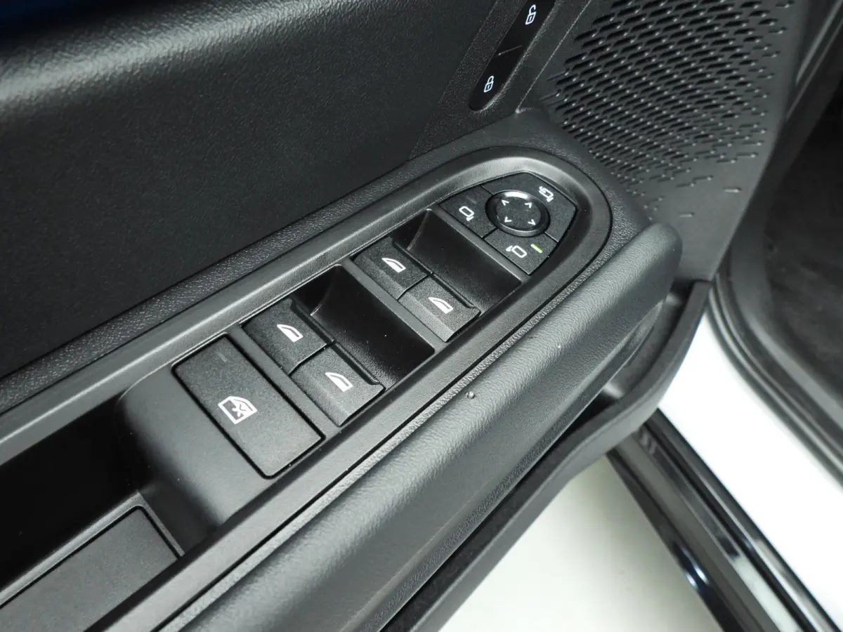 1.5 C John Cooper Works | LED | HUD | Panoramadak | Trekhaak | Stoelverwarming | DAB | Harman-kardon sound | Alu 19 inch