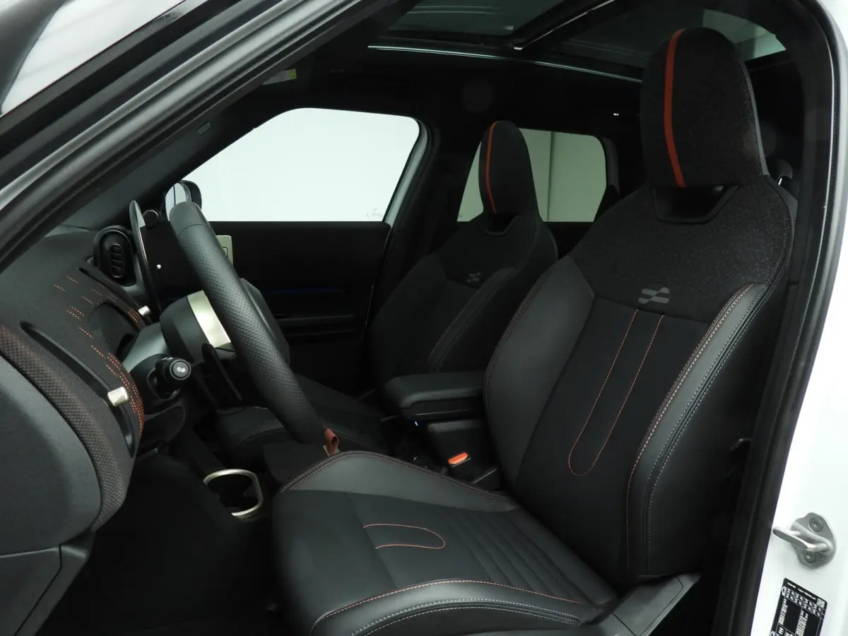 1.5 C John Cooper Works | LED | HUD | Panoramadak | Trekhaak | Stoelverwarming | DAB | Harman-kardon sound | Alu 19 inch