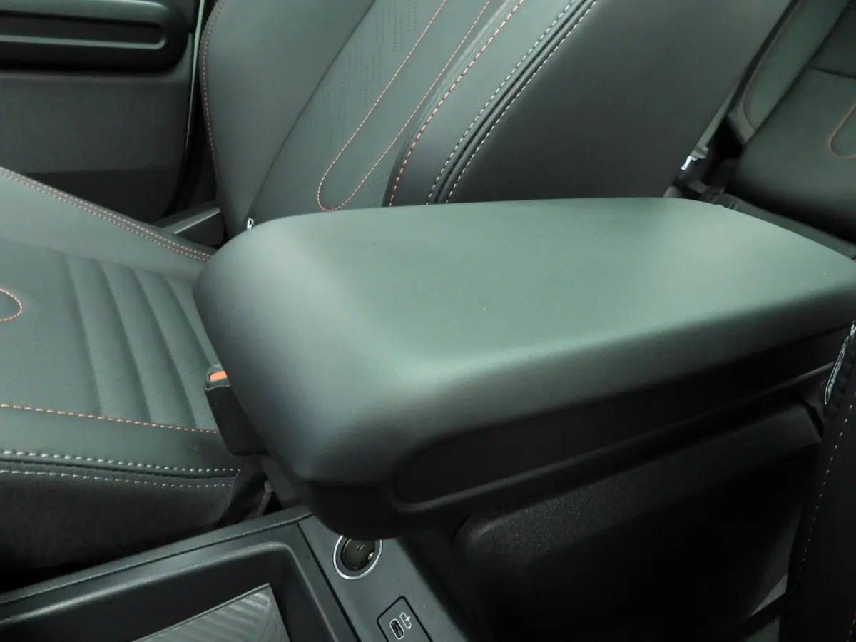 1.5 C John Cooper Works | LED | HUD | Panoramadak | Trekhaak | Stoelverwarming | DAB | Harman-kardon sound | Alu 19 inch