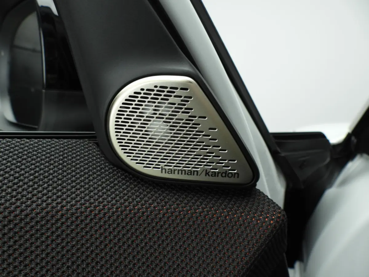1.5 C John Cooper Works | LED | HUD | Panoramadak | Trekhaak | Stoelverwarming | DAB | Harman-kardon sound | Alu 19 inch