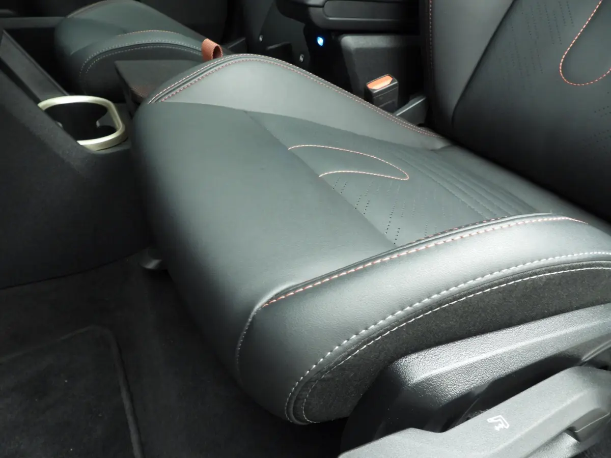 1.5 C John Cooper Works | LED | HUD | Panoramadak | Trekhaak | Stoelverwarming | DAB | Harman-kardon sound | Alu 19 inch