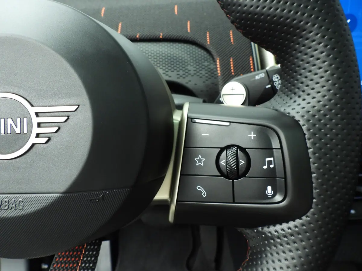 1.5 C John Cooper Works | LED | HUD | Panoramadak | Trekhaak | Stoelverwarming | DAB | Harman-kardon sound | Alu 19 inch