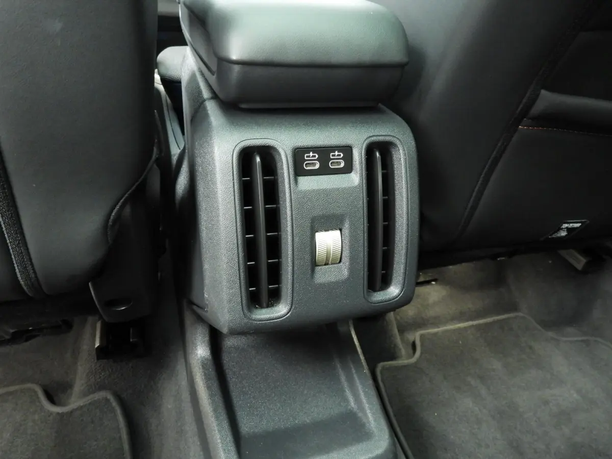 1.5 C John Cooper Works | LED | HUD | Panoramadak | Trekhaak | Stoelverwarming | DAB | Harman-kardon sound | Alu 19 inch