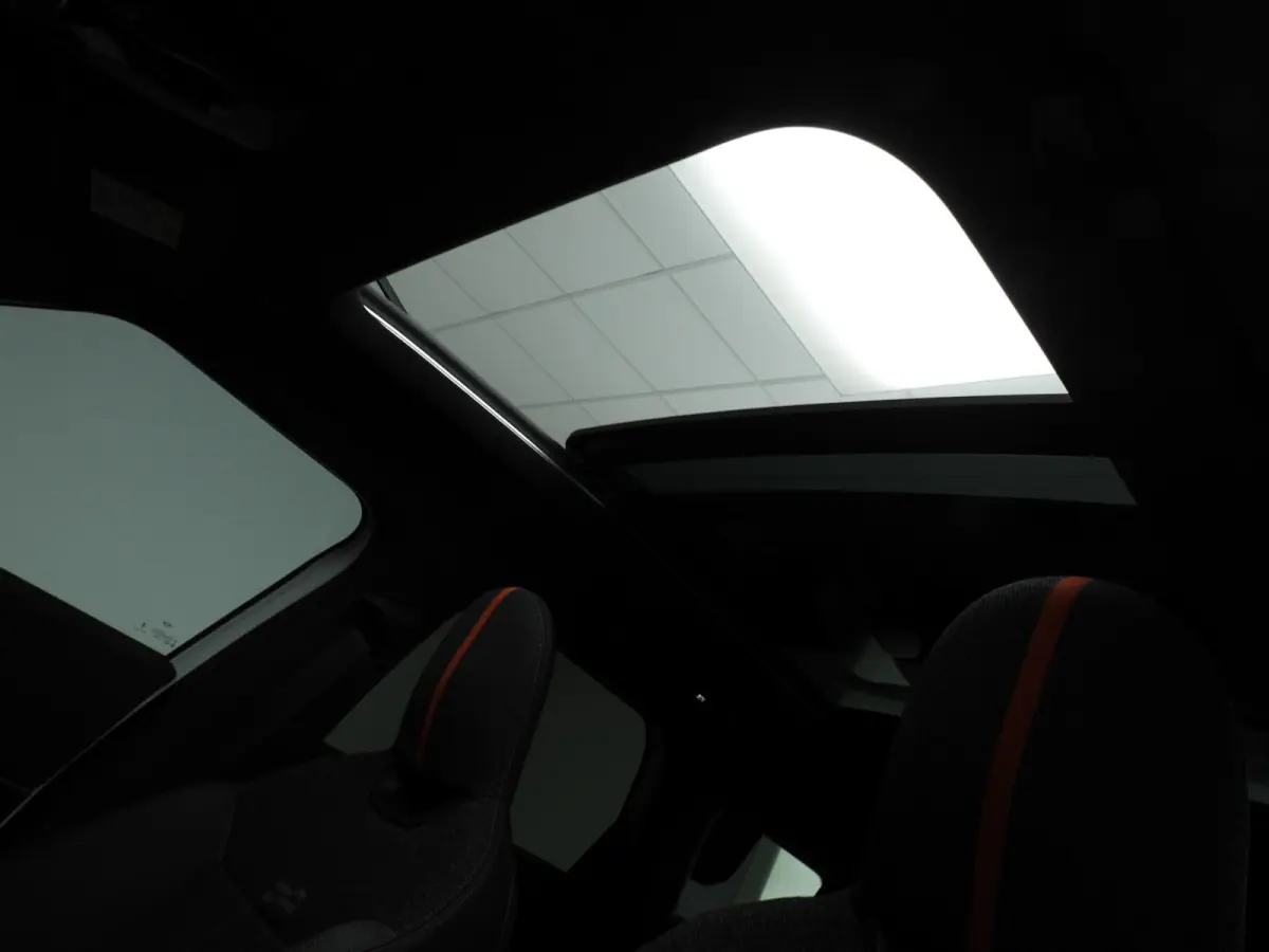 1.5 C John Cooper Works | LED | HUD | Panoramadak | Trekhaak | Stoelverwarming | DAB | Harman-kardon sound | Alu 19 inch