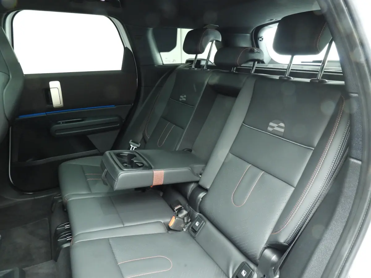 1.5 C John Cooper Works | LED | HUD | Panoramadak | Trekhaak | Stoelverwarming | DAB | Harman-kardon sound | Alu 19 inch