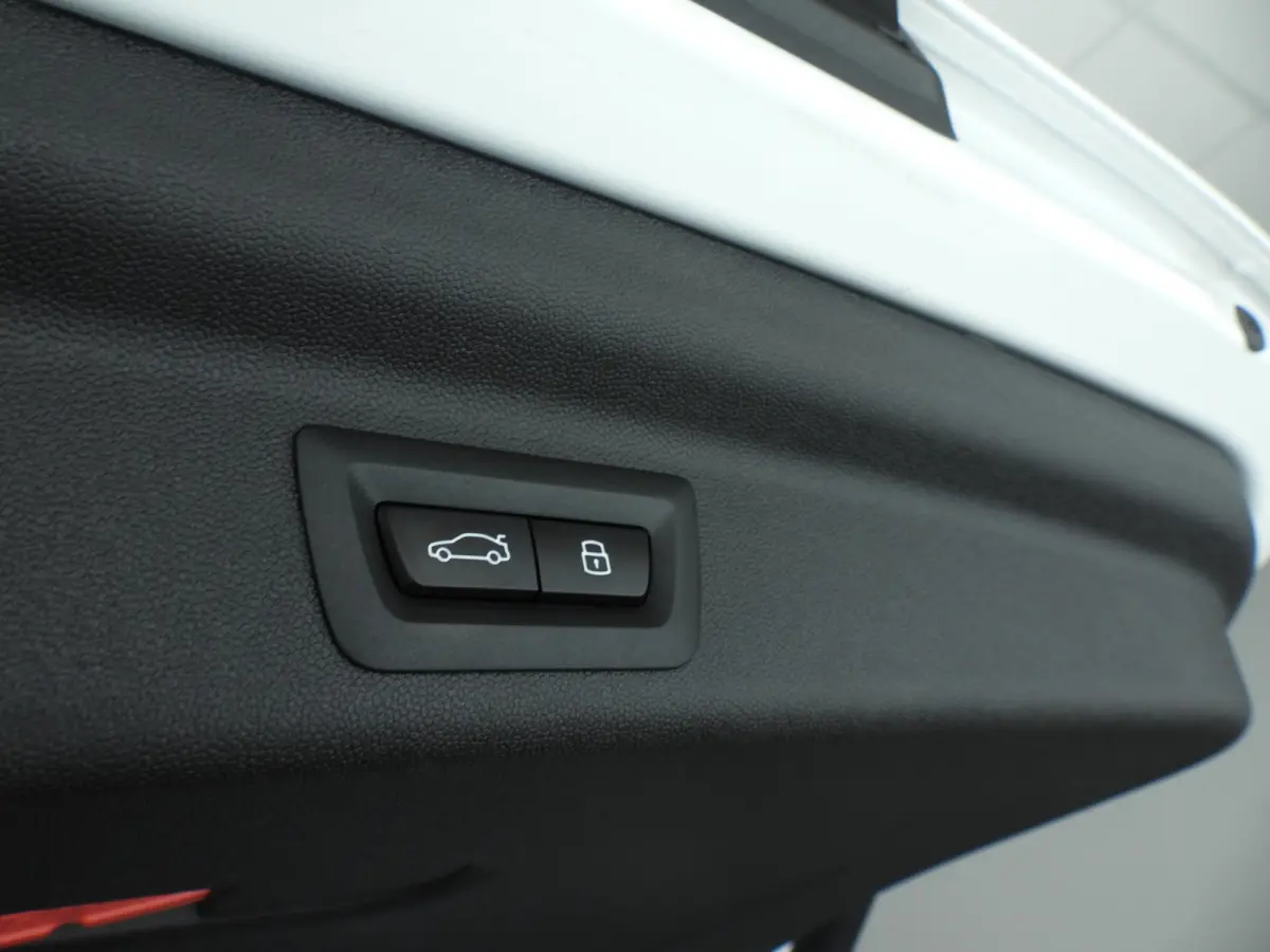 1.5 C John Cooper Works | LED | HUD | Panoramadak | Trekhaak | Stoelverwarming | DAB | Harman-kardon sound | Alu 19 inch