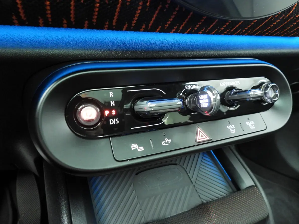 1.5 C John Cooper Works | LED | HUD | Panoramadak | Trekhaak | Stoelverwarming | DAB | Harman-kardon sound | Alu 19 inch