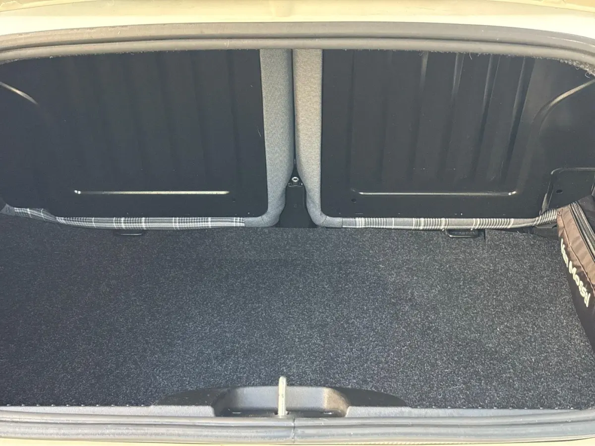 1.0 Hybrid Lounge | Airco | Navigatie| Parkeersensoren | Cruise Control | LMV 15" |