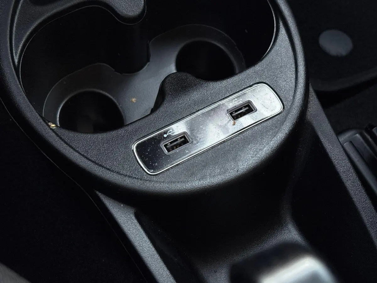 1.0 Hybrid Lounge | Airco | Navigatie| Parkeersensoren | Cruise Control | LMV 15" |