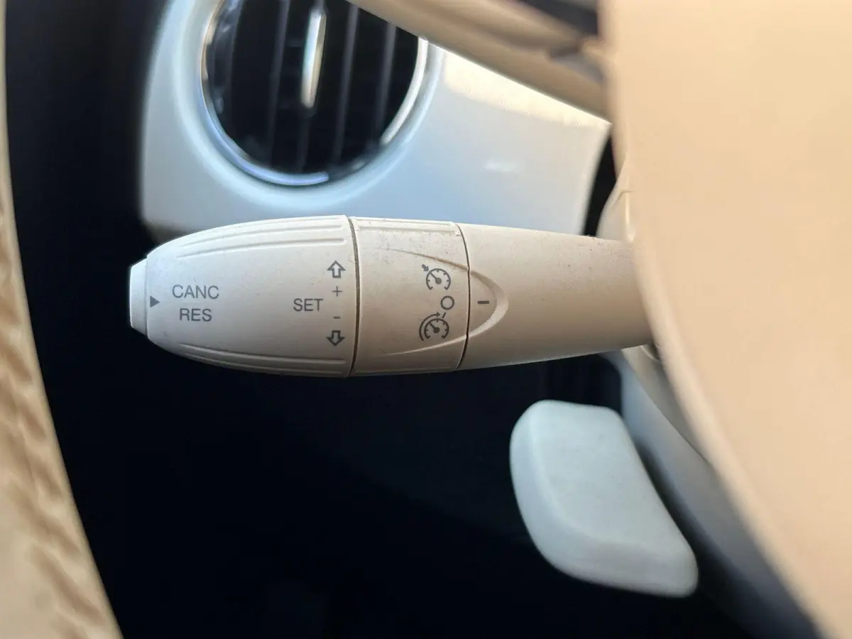 1.0 Hybrid Lounge | Airco | Navigatie| Parkeersensoren | Cruise Control | LMV 15" |