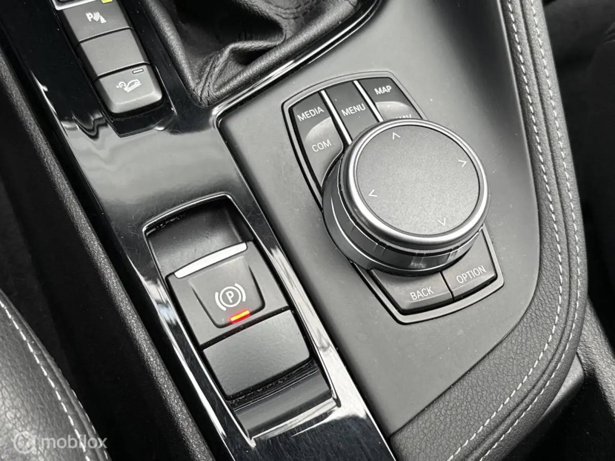 xDrive20i M Sport Schuifdak Navi Leer HUD LED Camera Hifi