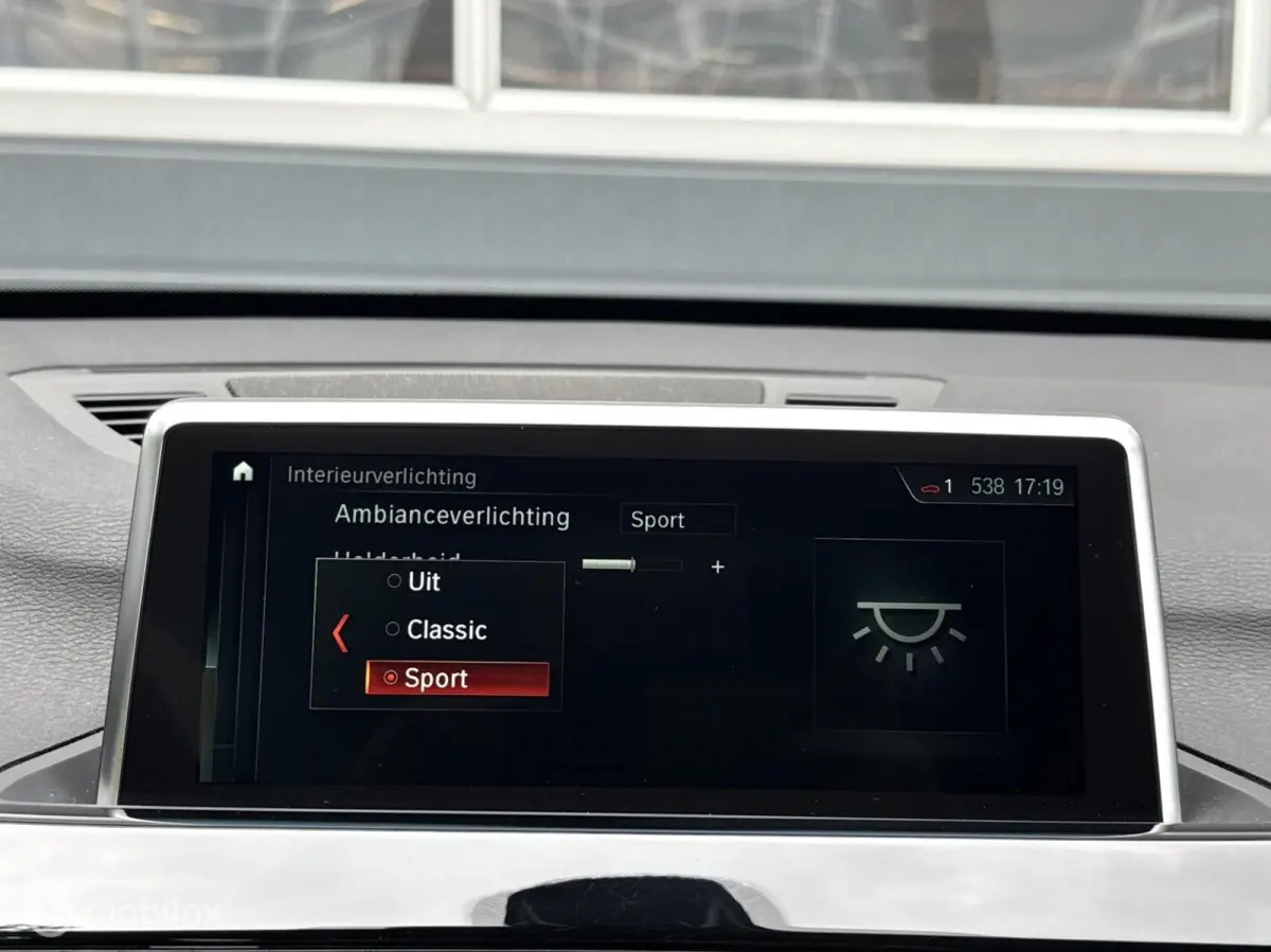 xDrive20i M Sport Schuifdak Navi Leer HUD LED Camera Hifi