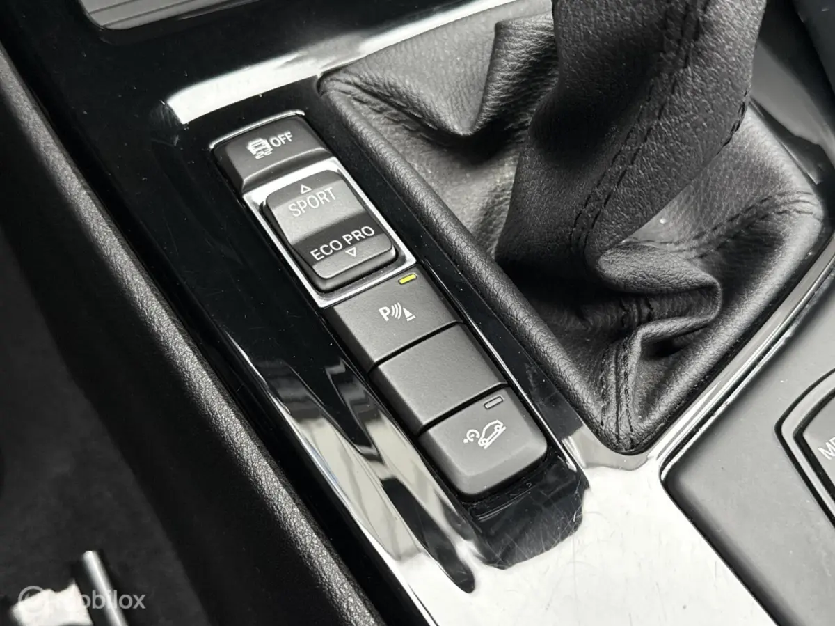 xDrive20i M Sport Schuifdak Navi Leer HUD LED Camera Hifi