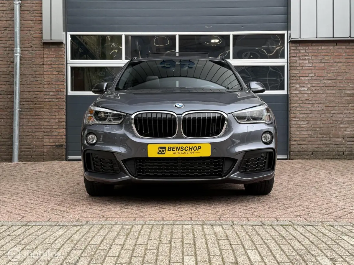 xDrive20i M Sport Schuifdak Navi Leer HUD LED Camera Hifi