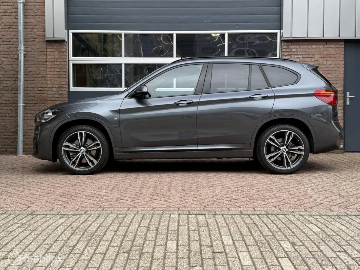xDrive20i M Sport Schuifdak Navi Leer HUD LED Camera Hifi