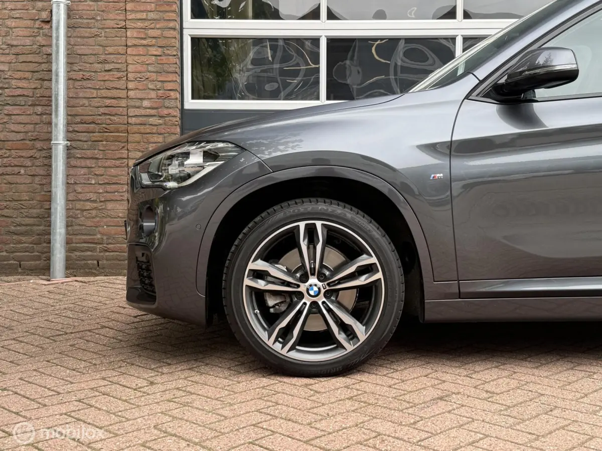 xDrive20i M Sport Schuifdak Navi Leer HUD LED Camera Hifi