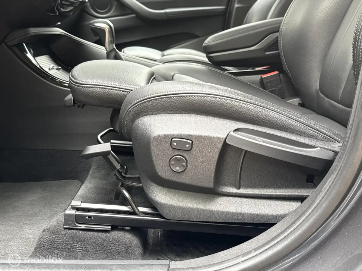 xDrive20i M Sport Schuifdak Navi Leer HUD LED Camera Hifi