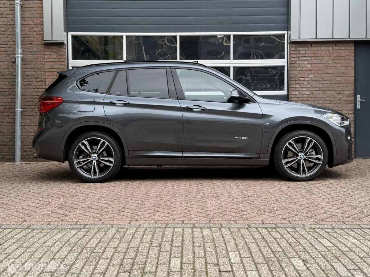 xDrive20i M Sport Schuifdak Navi Leer HUD LED Camera Hifi
