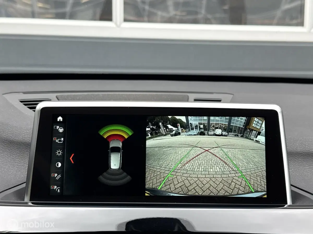 xDrive20i M Sport Schuifdak Navi Leer HUD LED Camera Hifi