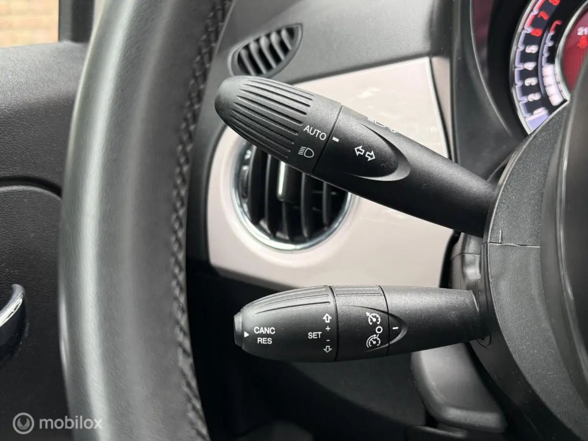 1.0 Hybrid Dolcevita Panodak Navi Carplay PDC 16 inch Cruise Control