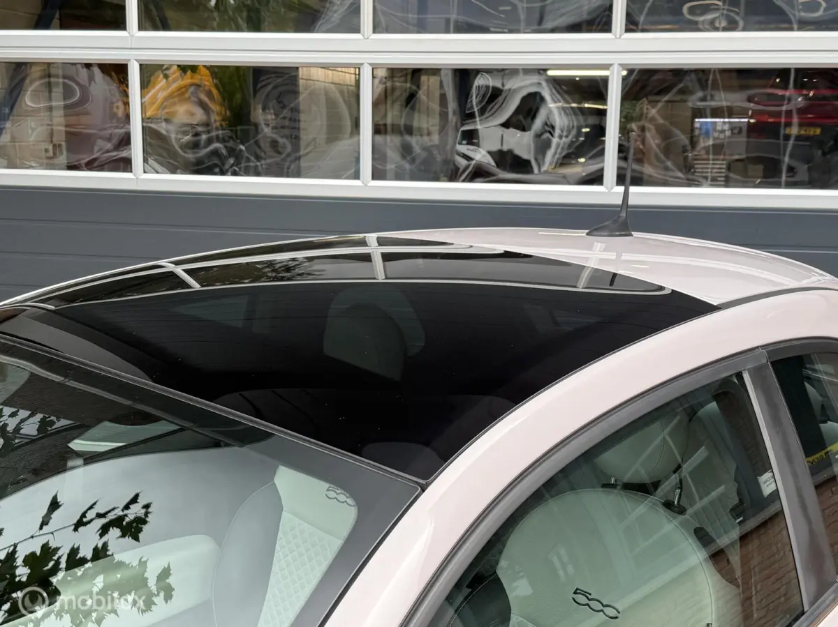 1.0 Hybrid Dolcevita Panodak Navi Carplay PDC 16 inch Cruise Control