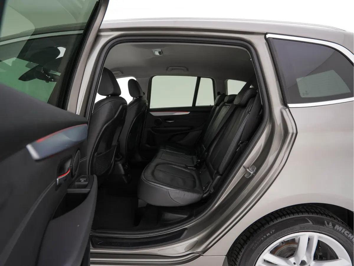 216d High Executive Luxury-Line [7-Pers.] (INCL-BTW) Aut. * LEATHER | FULL-LED | HIFI-SOUND | HEAD-UP | ADAPTIVE-CRUISE | KEYLESS | NAVI-FULLMAP | HEATED-SPORTSEATS | PRIVACY-GLASS | ECC | P