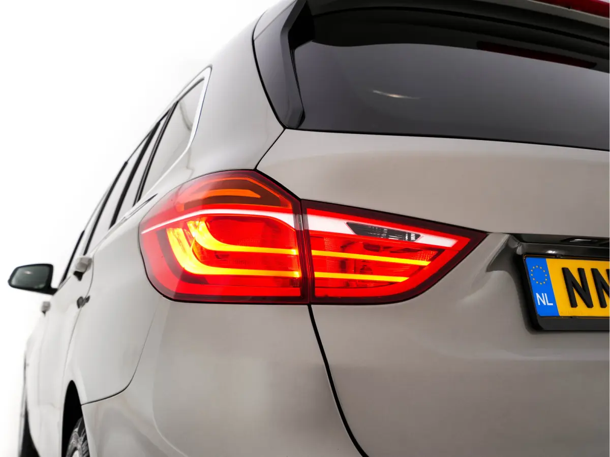 216d High Executive Luxury-Line [7-Pers.] (INCL-BTW) Aut. * LEATHER | FULL-LED | HIFI-SOUND | HEAD-UP | ADAPTIVE-CRUISE | KEYLESS | NAVI-FULLMAP | HEATED-SPORTSEATS | PRIVACY-GLASS | ECC | P