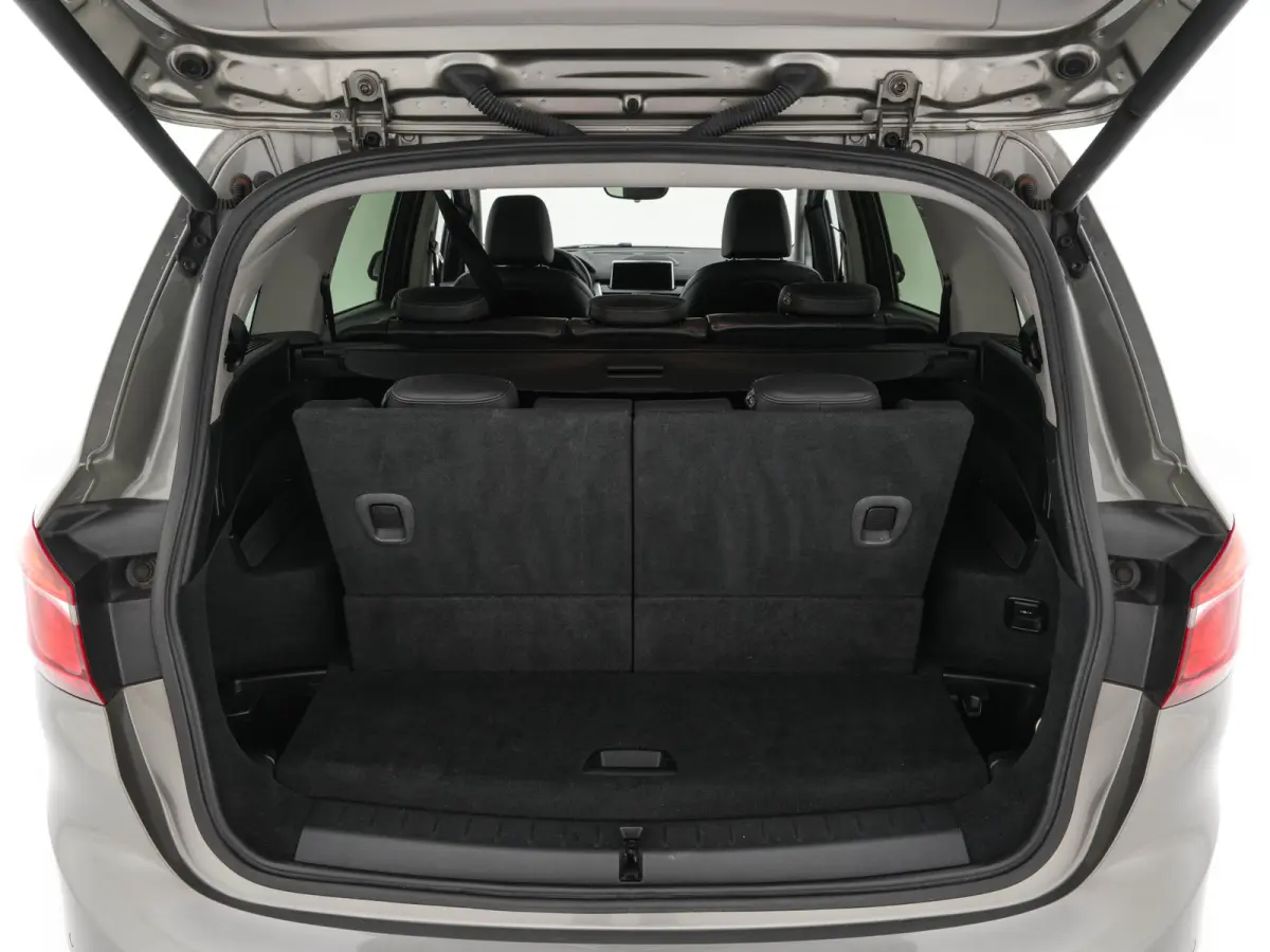 216d High Executive Luxury-Line [7-Pers.] (INCL-BTW) Aut. * LEATHER | FULL-LED | HIFI-SOUND | HEAD-UP | ADAPTIVE-CRUISE | KEYLESS | NAVI-FULLMAP | HEATED-SPORTSEATS | PRIVACY-GLASS | ECC | P