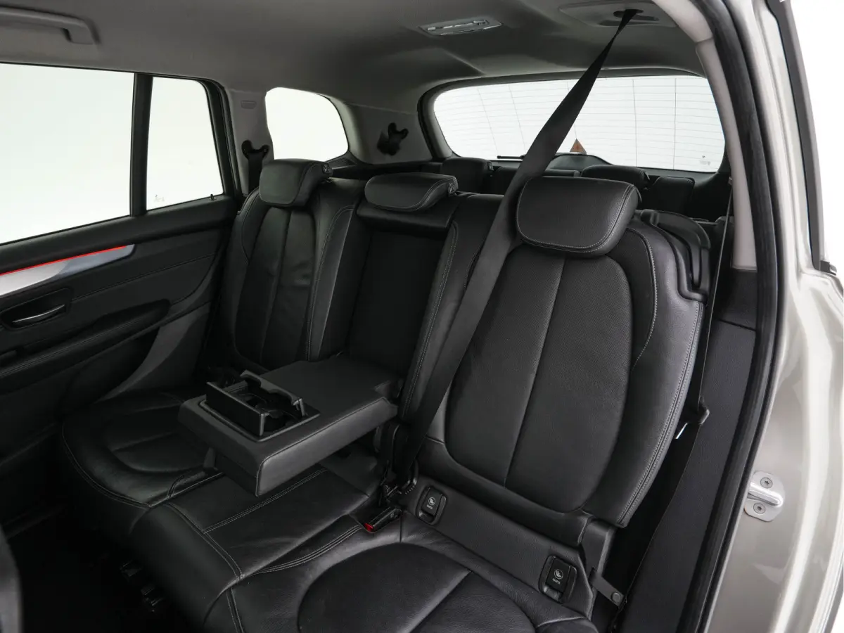 216d High Executive Luxury-Line [7-Pers.] (INCL-BTW) Aut. * LEATHER | FULL-LED | HIFI-SOUND | HEAD-UP | ADAPTIVE-CRUISE | KEYLESS | NAVI-FULLMAP | HEATED-SPORTSEATS | PRIVACY-GLASS | ECC | P