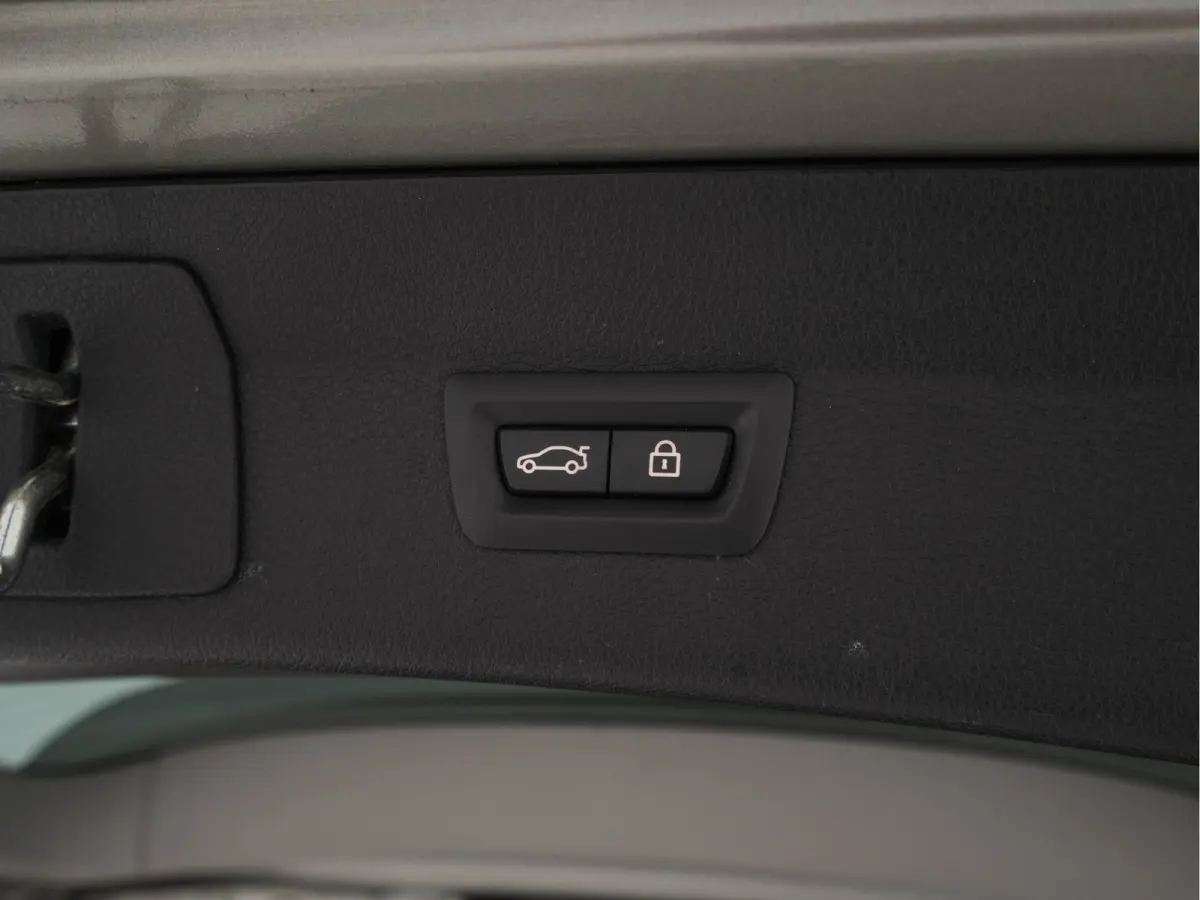 216d High Executive Luxury-Line [7-Pers.] (INCL-BTW) Aut. * LEATHER | FULL-LED | HIFI-SOUND | HEAD-UP | ADAPTIVE-CRUISE | KEYLESS | NAVI-FULLMAP | HEATED-SPORTSEATS | PRIVACY-GLASS | ECC | P