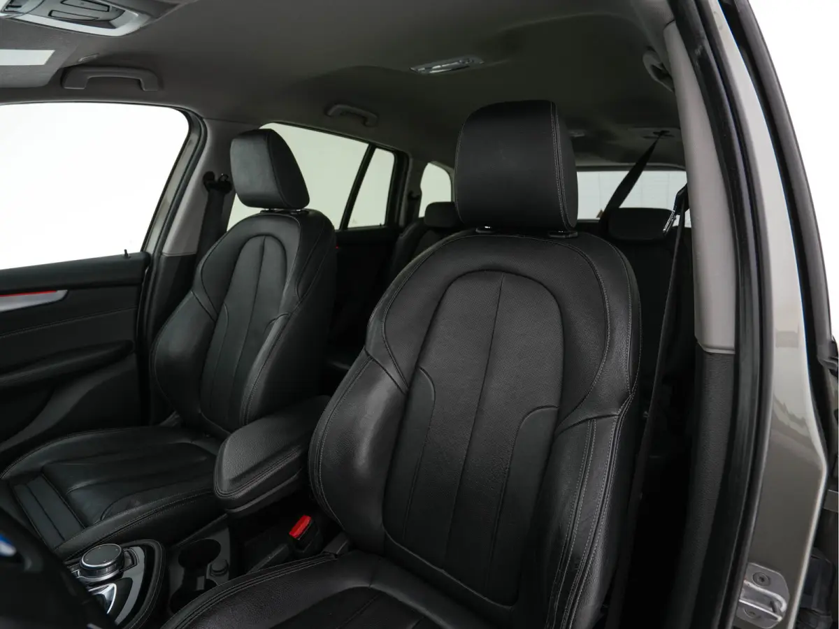 216d High Executive Luxury-Line [7-Pers.] (INCL-BTW) Aut. * LEATHER | FULL-LED | HIFI-SOUND | HEAD-UP | ADAPTIVE-CRUISE | KEYLESS | NAVI-FULLMAP | HEATED-SPORTSEATS | PRIVACY-GLASS | ECC | P