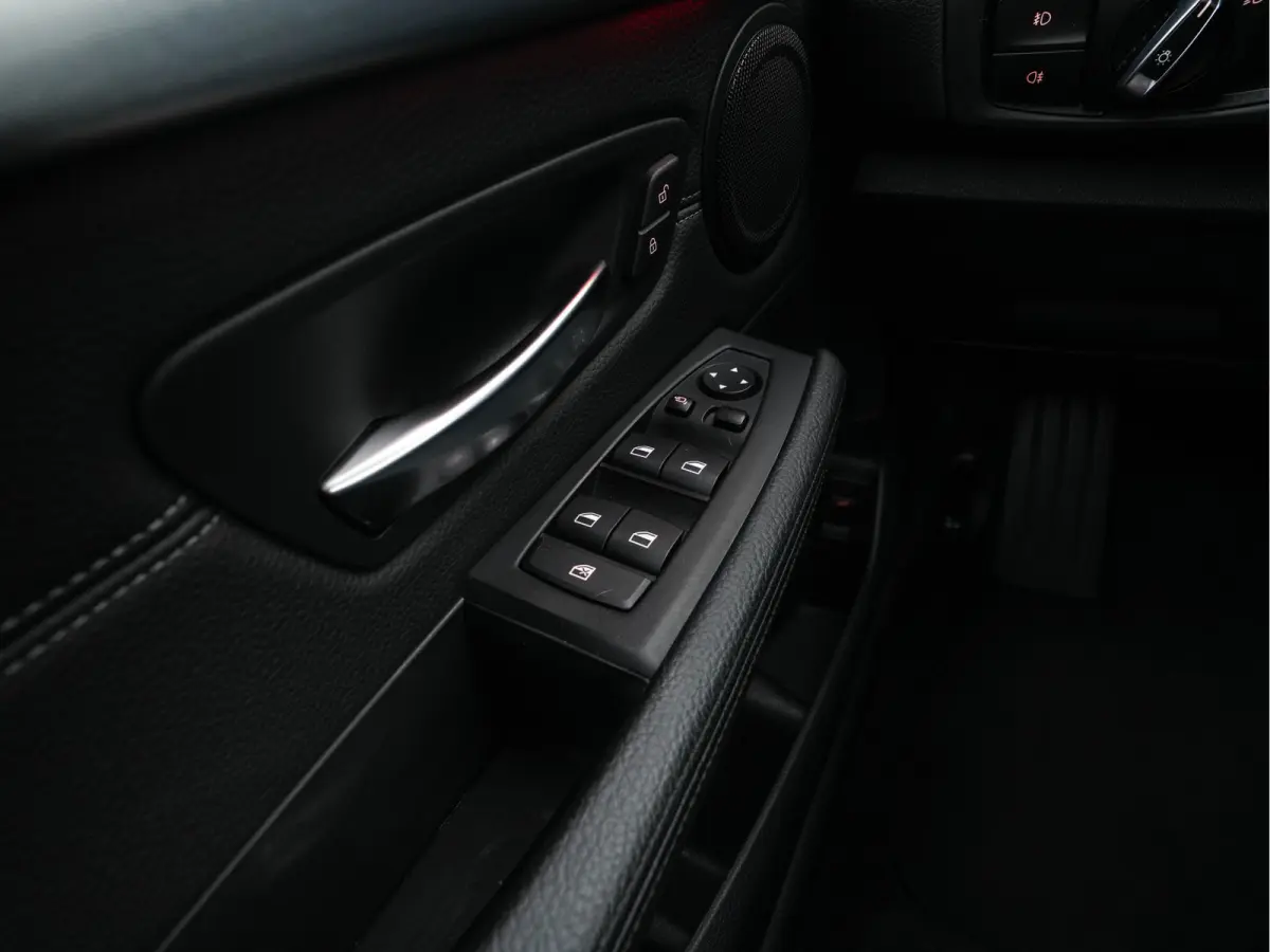 216d High Executive Luxury-Line [7-Pers.] (INCL-BTW) Aut. * LEATHER | FULL-LED | HIFI-SOUND | HEAD-UP | ADAPTIVE-CRUISE | KEYLESS | NAVI-FULLMAP | HEATED-SPORTSEATS | PRIVACY-GLASS | ECC | P