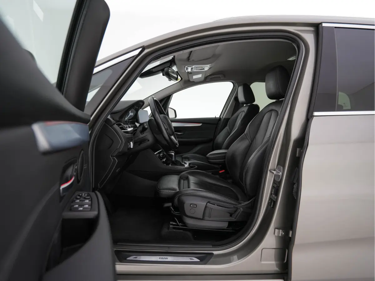 216d High Executive Luxury-Line [7-Pers.] (INCL-BTW) Aut. * LEATHER | FULL-LED | HIFI-SOUND | HEAD-UP | ADAPTIVE-CRUISE | KEYLESS | NAVI-FULLMAP | HEATED-SPORTSEATS | PRIVACY-GLASS | ECC | P