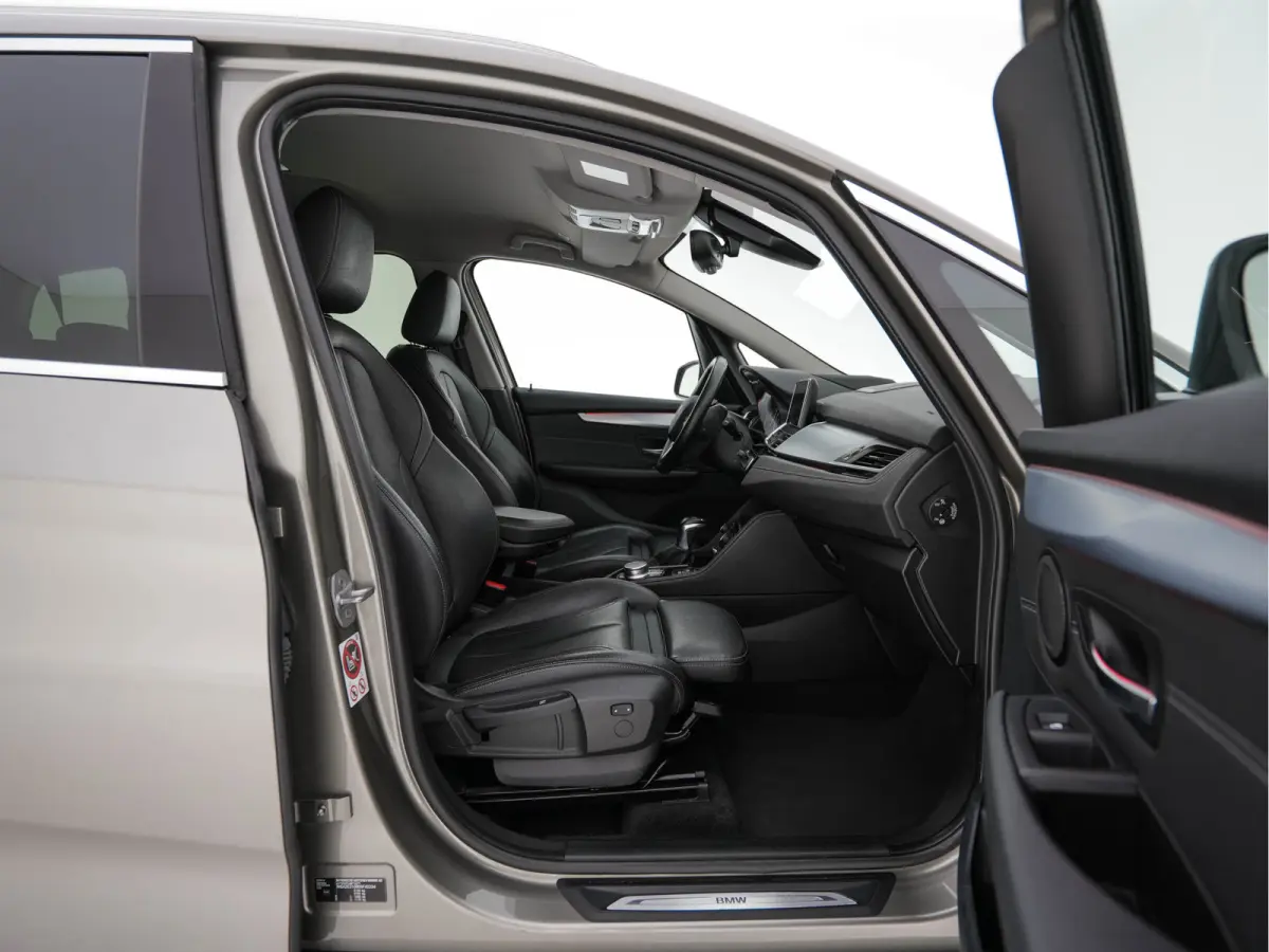 216d High Executive Luxury-Line [7-Pers.] (INCL-BTW) Aut. * LEATHER | FULL-LED | HIFI-SOUND | HEAD-UP | ADAPTIVE-CRUISE | KEYLESS | NAVI-FULLMAP | HEATED-SPORTSEATS | PRIVACY-GLASS | ECC | P