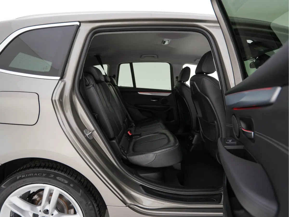 216d High Executive Luxury-Line [7-Pers.] (INCL-BTW) Aut. * LEATHER | FULL-LED | HIFI-SOUND | HEAD-UP | ADAPTIVE-CRUISE | KEYLESS | NAVI-FULLMAP | HEATED-SPORTSEATS | PRIVACY-GLASS | ECC | P