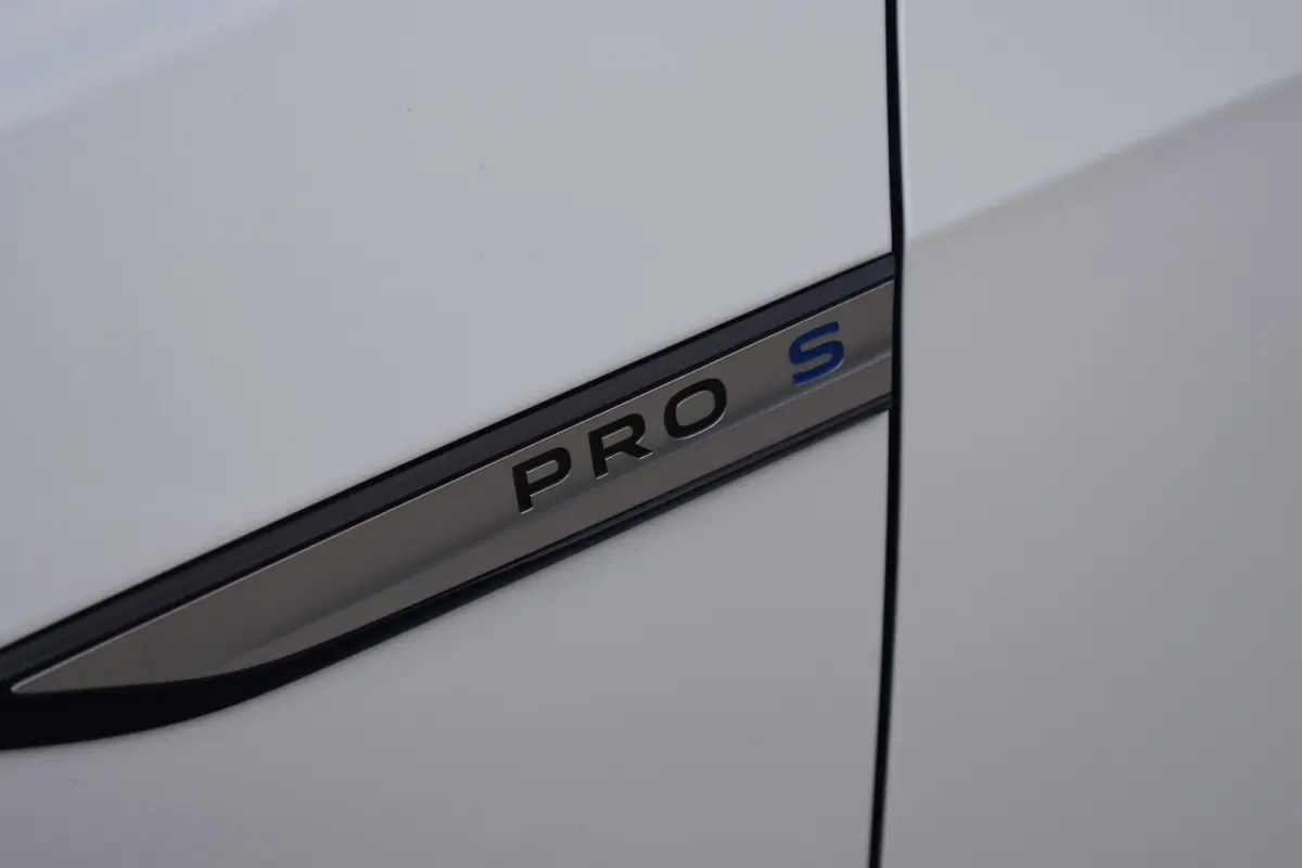 Pro S 204PK 77 kWh | ACC | Navigatie | Apple Carplay & Android Auto | Warmtepomp | Multimedia pakket | Assistance pakket