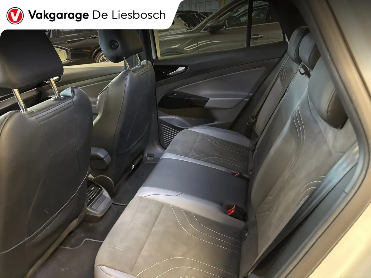 ID.5 Pro 77 kWh / Soh 95,2 / warmtepomp / trekhaak / head up / memory / carplay