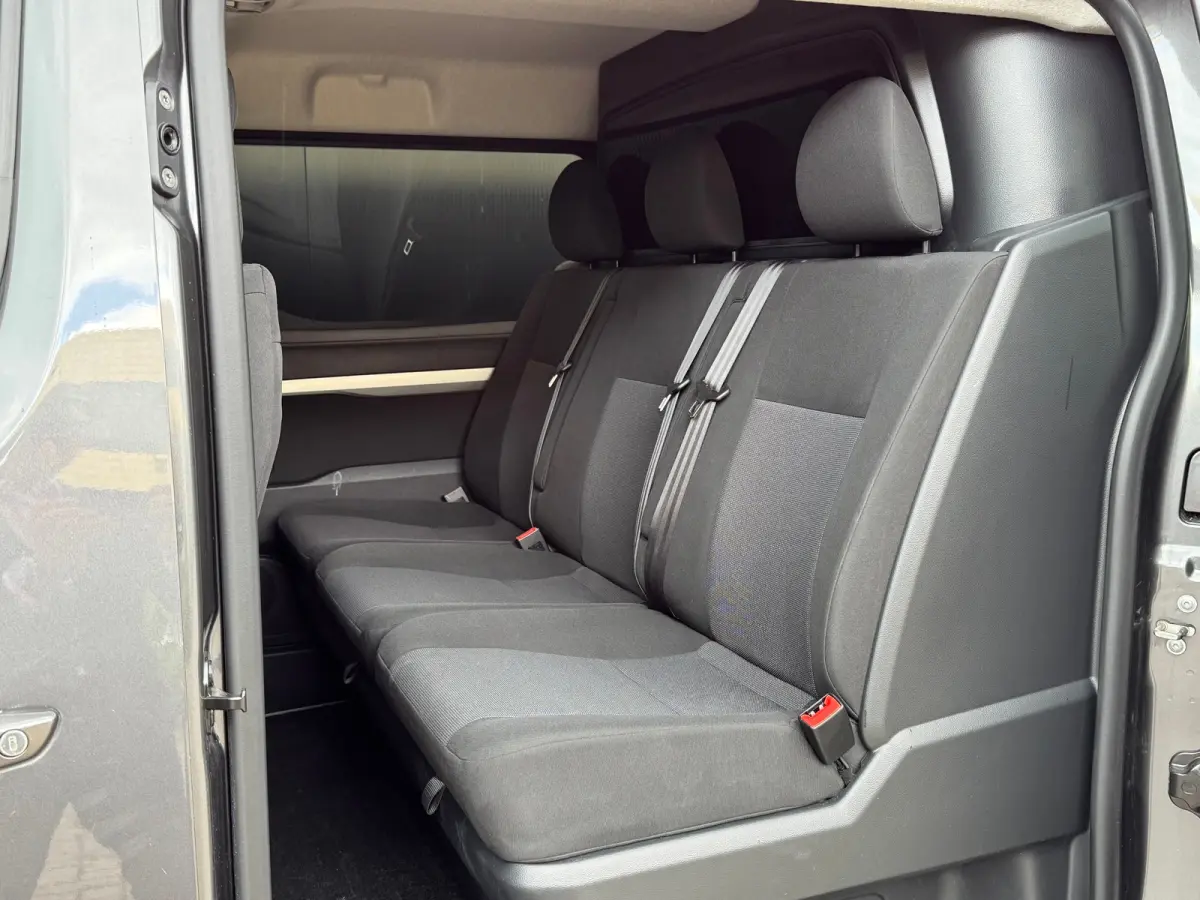 2.0 BlueHDI 180 S&S DC DC | Trekhaak | Dubbele schuifdeur | Navigatie | Camera | Cruise Control | 2 zitplaatsen rechtsvoor | Armsteun voor | Bluetooth telefoonvoorbereiding