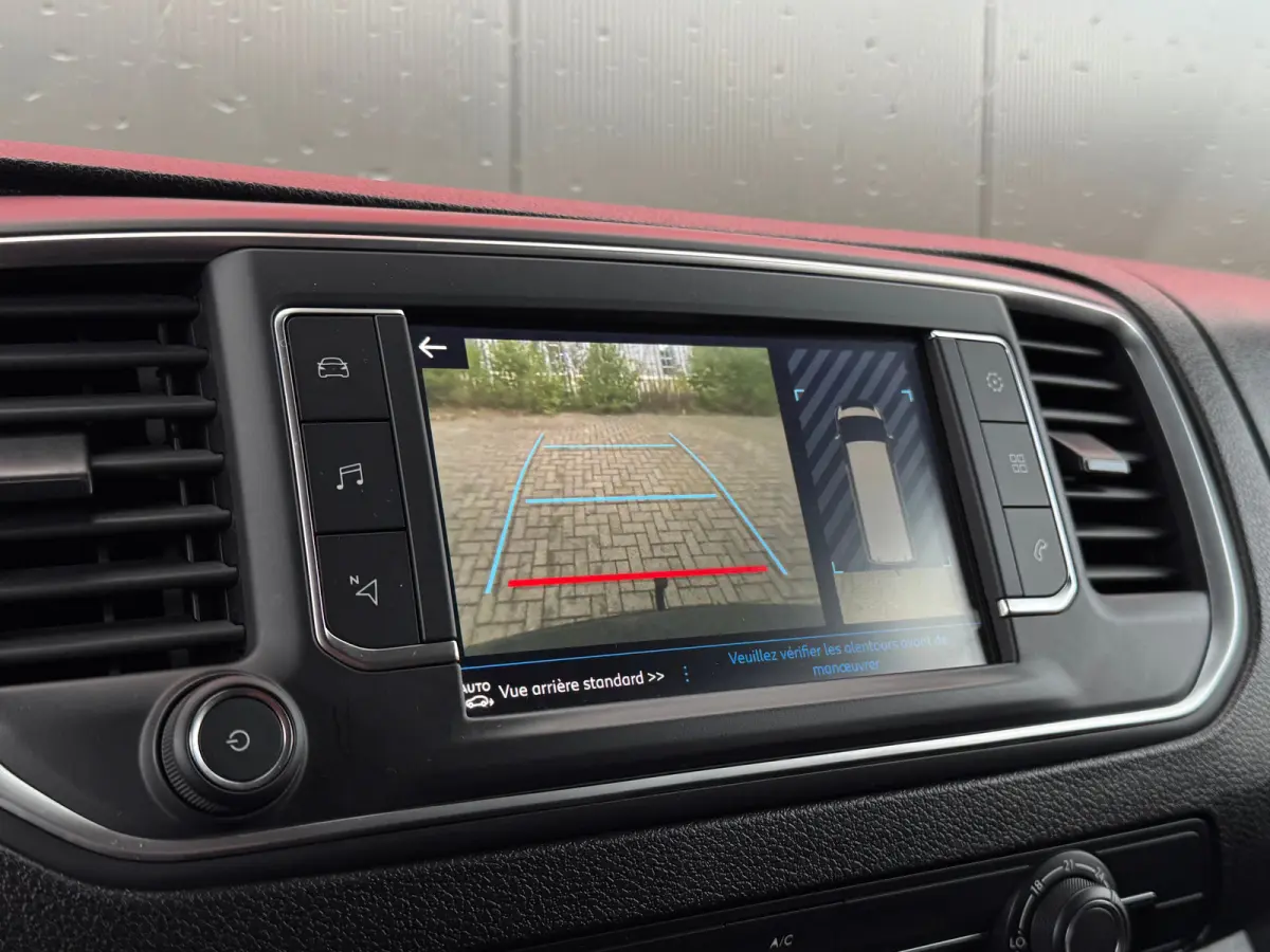 2.0 BlueHDI 180 S&S DC DC | Trekhaak | Dubbele schuifdeur | Navigatie | Camera | Cruise Control | 2 zitplaatsen rechtsvoor | Armsteun voor | Bluetooth telefoonvoorbereiding