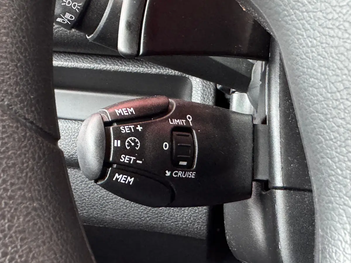 2.0 BlueHDI 180 S&S DC DC | Trekhaak | Dubbele schuifdeur | Navigatie | Camera | Cruise Control | 2 zitplaatsen rechtsvoor | Armsteun voor | Bluetooth telefoonvoorbereiding