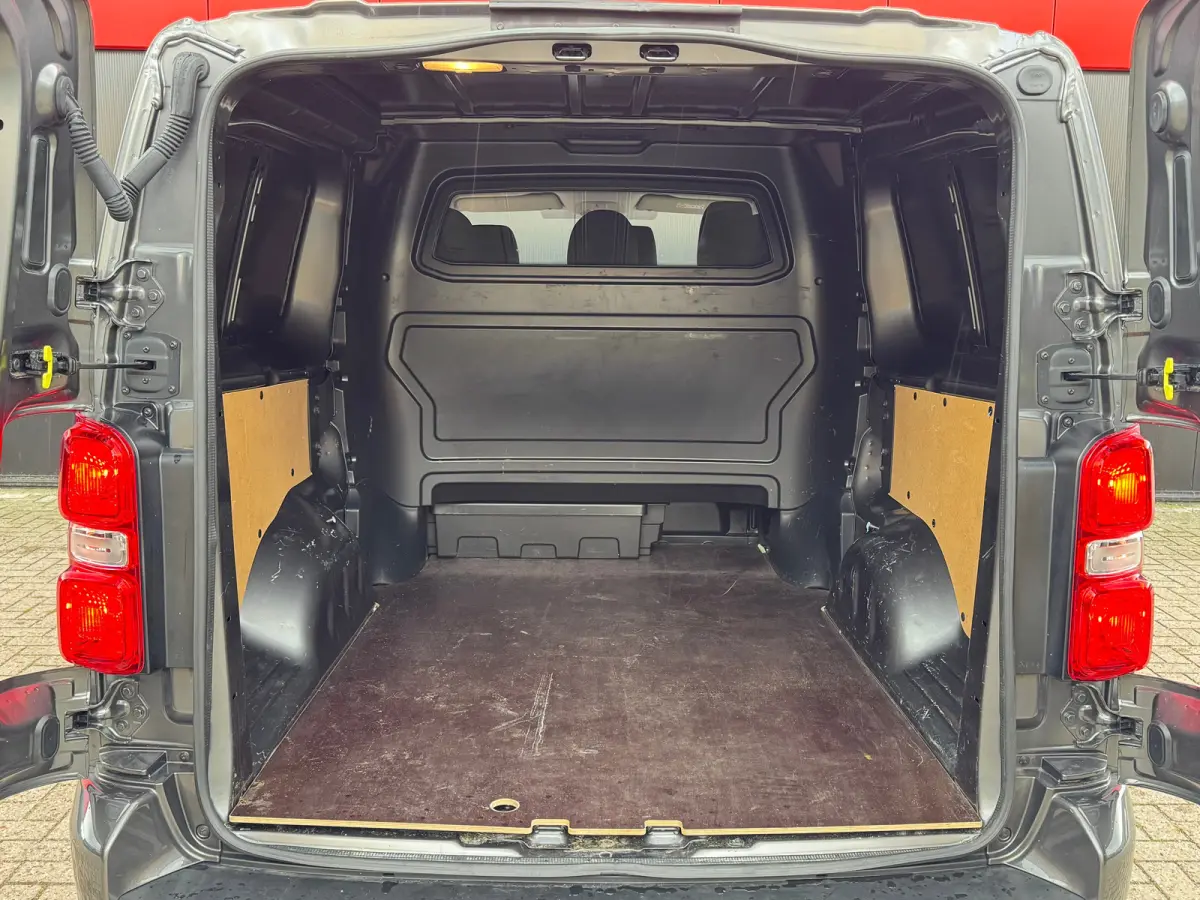 2.0 BlueHDI 180 S&S DC DC | Trekhaak | Dubbele schuifdeur | Navigatie | Camera | Cruise Control | 2 zitplaatsen rechtsvoor | Armsteun voor | Bluetooth telefoonvoorbereiding