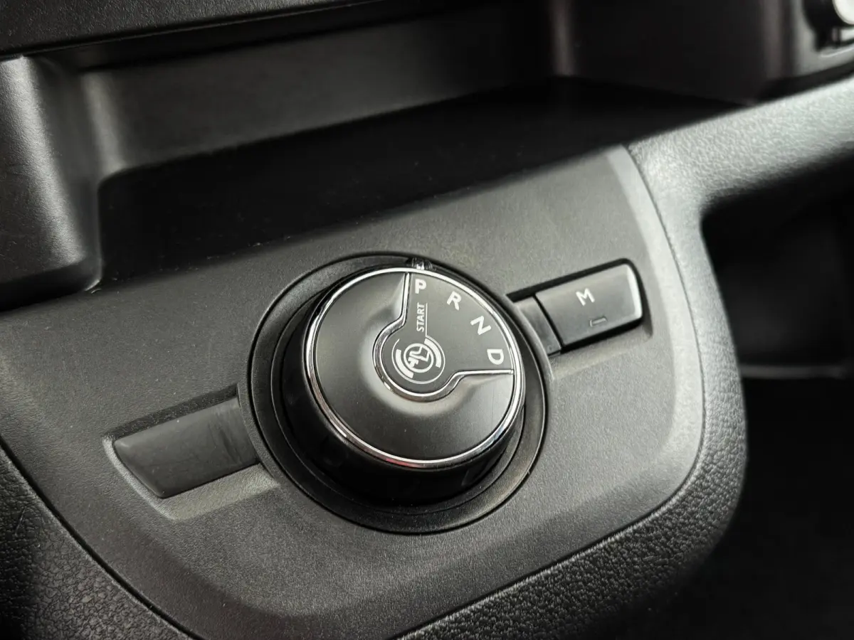 2.0 BlueHDI 180 S&S DC DC | Trekhaak | Dubbele schuifdeur | Navigatie | Camera | Cruise Control | 2 zitplaatsen rechtsvoor | Armsteun voor | Bluetooth telefoonvoorbereiding